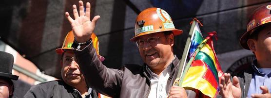 El presidente Luis Arce durante su discurso en la masiva concentración en plaza Murillo. ABI