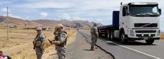 Militares bolivianos controlan contrabando en frontera con Perú