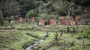 Las ruinas de una casa en la localidad de Paracatu de Baixo - AFP