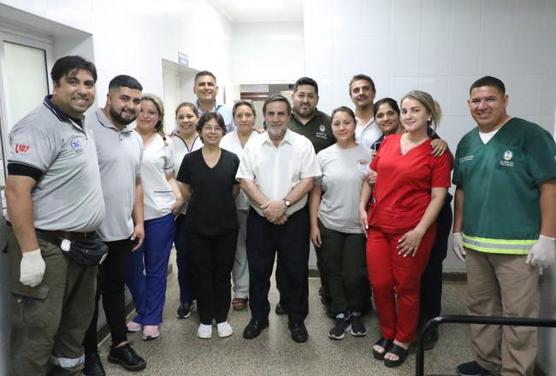 Medina Ruiz con los profesionales del Hospital