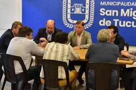 Mesa de diálogo con los taxistas