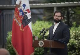 Boric  durante una rueda de prensa ayer en Santiago - EFE