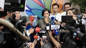 La presidenta de la cumbre, Susana Muhamad ante la prensa