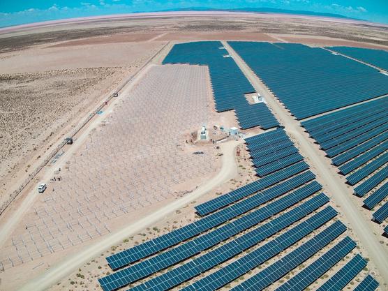 Vista aérea de la Planta Solar Fotovoltaica, en Uyuni, Potosí