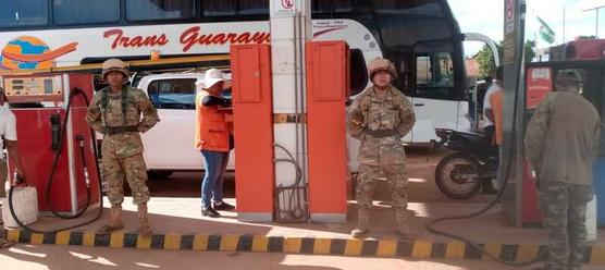 Militares controlan el despacho de combustible