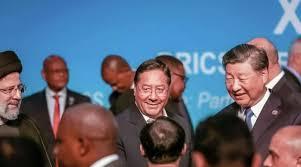 Arce con el presidente chino Xi en la cumbre de Kazan