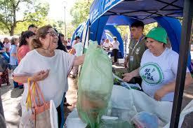 Se entregarán pan dulce a los vecinos que lleven, como mínimo, 20 unidades de residuos reciclables. 