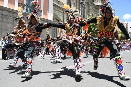 La danza y la vestimenta son patrimonio boliviano