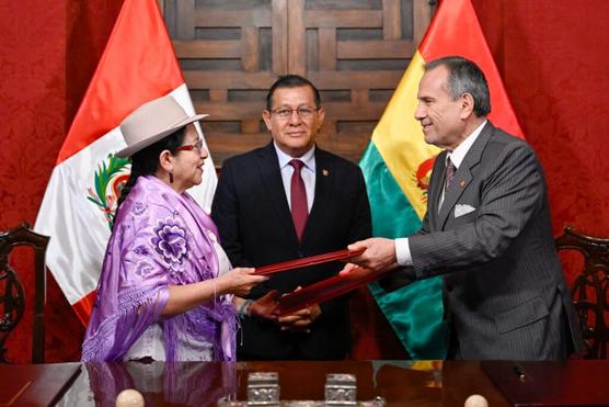 Cancilleres de Bolivia y Perú, Celinda Sosa y Elmer Schialer, ayer en La Paz - ABI